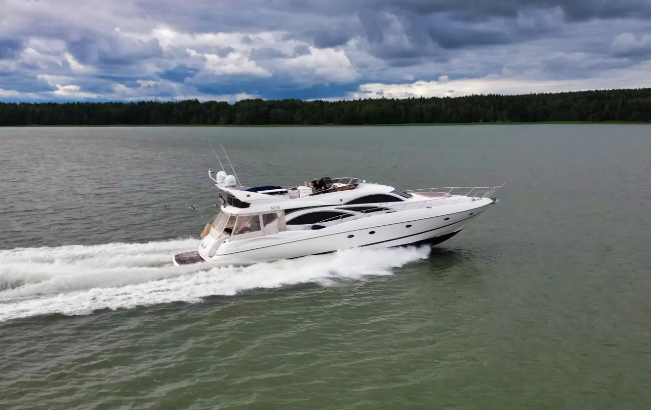 LUCKY EIGHT — Sunseeker Manhattan 74